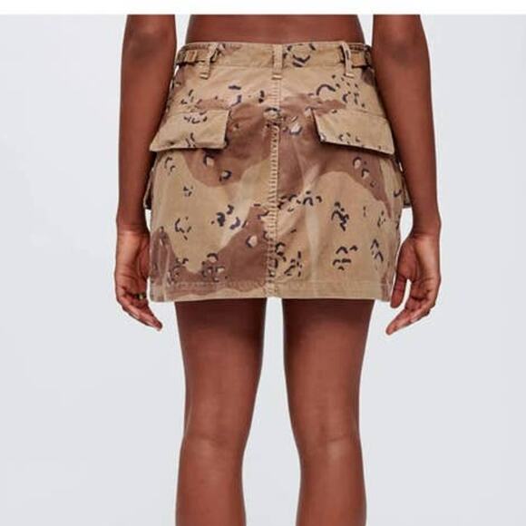 RE/DONE Upcycled Cargo Skirt in Desert Camo Size Small NWT - Picture 1 of 12